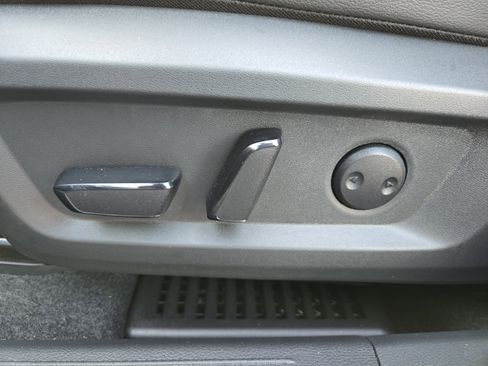 Used 2023 Nissan Rogue SL w/ SL Premium Package image 14