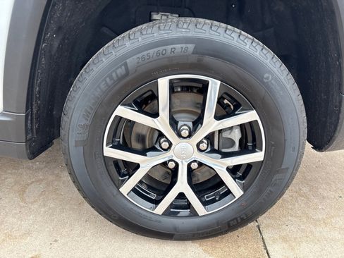 Used 2024 Jeep Grand Cherokee L Limited w/ Luxury Tech Group II image 15