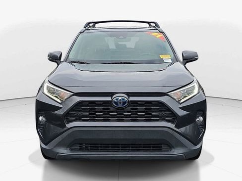 Used 2021 Toyota RAV4 XLE Premium image 8