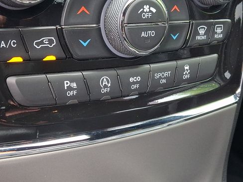 Used 2021 Jeep Grand Cherokee Laredo X AWD/4WD image 25