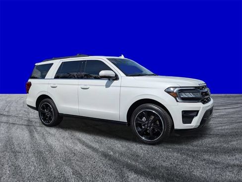 Used 2024 Ford Expedition Limited RWD image 2