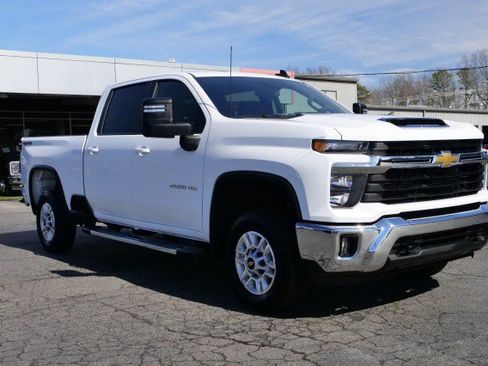 Used 2025 Chevrolet Silverado 2500 LT w/ Convenience Package AWD/4WD image 4