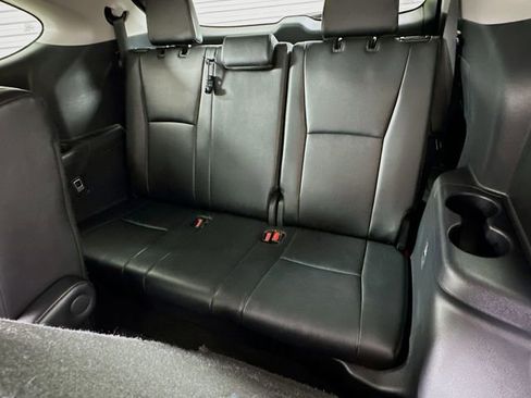 Used 2024 Toyota Highlander XLE image 12