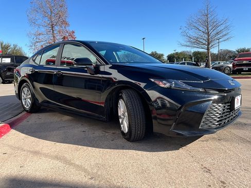 Used 2025 Toyota Camry LE image 5