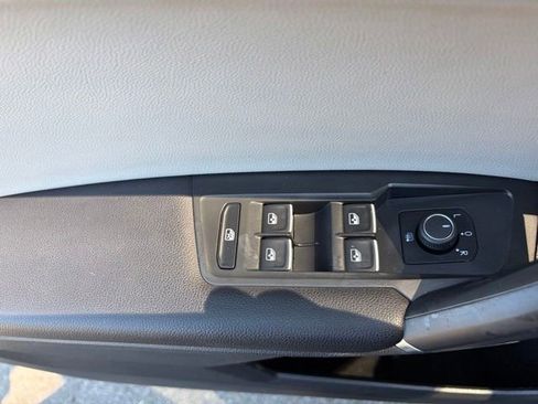 Used 2020 Volkswagen Tiguan SE w/ Panoramic Sunroof Package FWD image 23