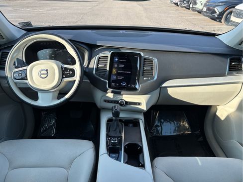 Used 2022 Volvo XC90 T5 Momentum image 13