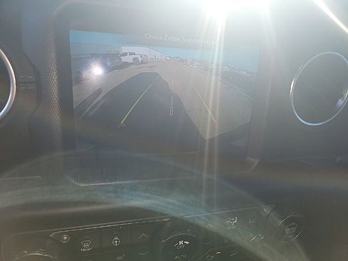 Used 2019 Jeep Wrangler Unlimited Sahara image 19