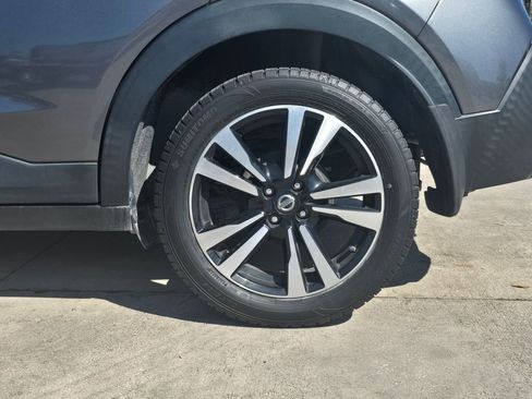Used 2018 Nissan Kicks SV FWD image 30