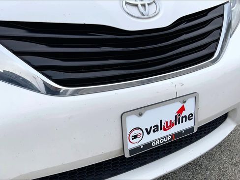 Used 2014 Toyota Sienna LE image 29