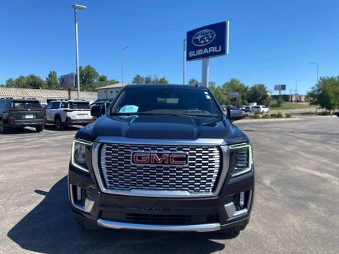 Used 2023 GMC Yukon XL Denali AWD/4WD image 2