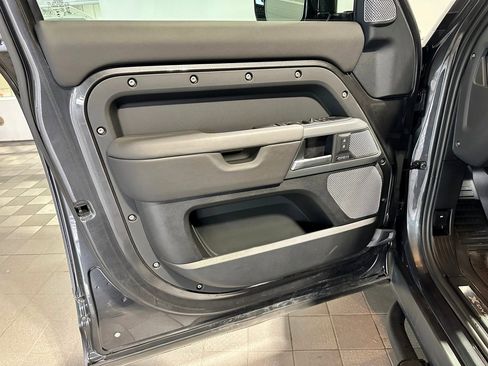 Used 2024 Land Rover Defender 130 X-Dynamic SE image 10