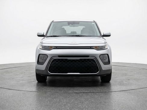 Used 2025 Kia Soul LX w/ LX Technology Package FWD image 2