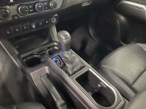 Used 2021 Toyota Tacoma TRD Off-Road image 8