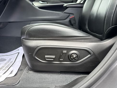 Used 2023 Jeep Grand Cherokee Limited w/ Luxury Tech Group II RWD image 13