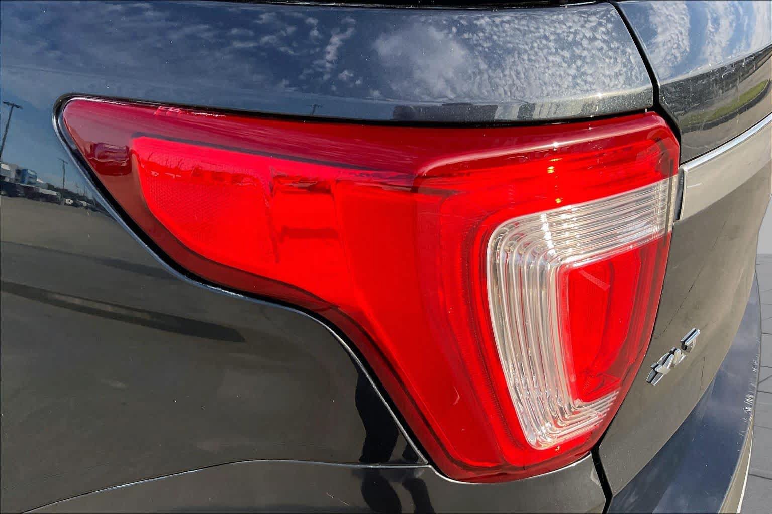 Used 2017 Ford Explorer XLT w/ Equipment Group 202A FWD image 27