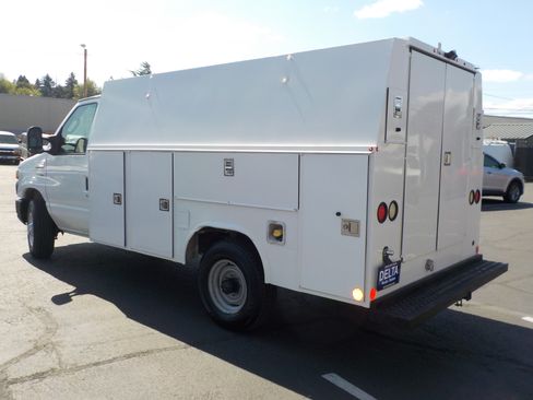Used 2013 Ford E-350 and Econoline 350 Super Duty w/ Class I Trailer Tow Pkg RWD image 7