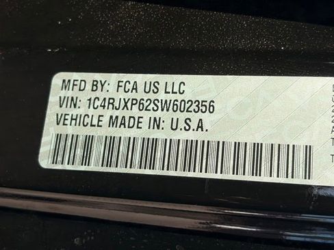 Used 2025 Jeep Wrangler Unlimited Sahara AWD/4WD image 21