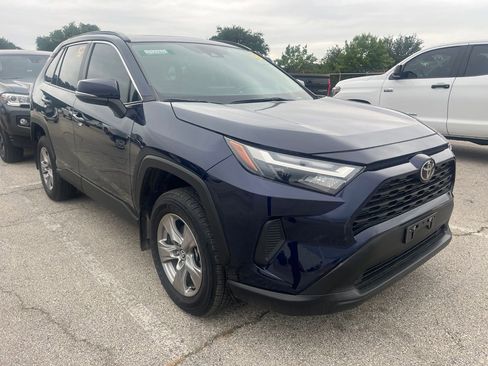 Used 2025 Toyota RAV4 XLE w/ Convenience Package FWD image 3