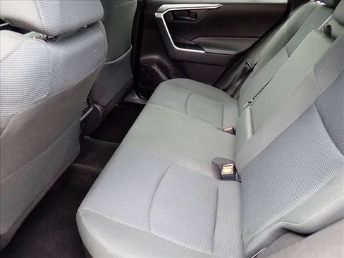 Used 2022 Toyota RAV4 LE AWD/4WD image 9