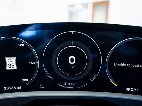 Used 2021 Porsche Taycan image 45