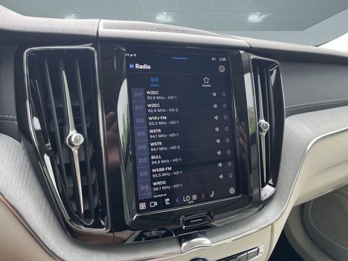 Used 2025 Volvo XC60 B5 Ultra w/ Protection Package Premier image 26