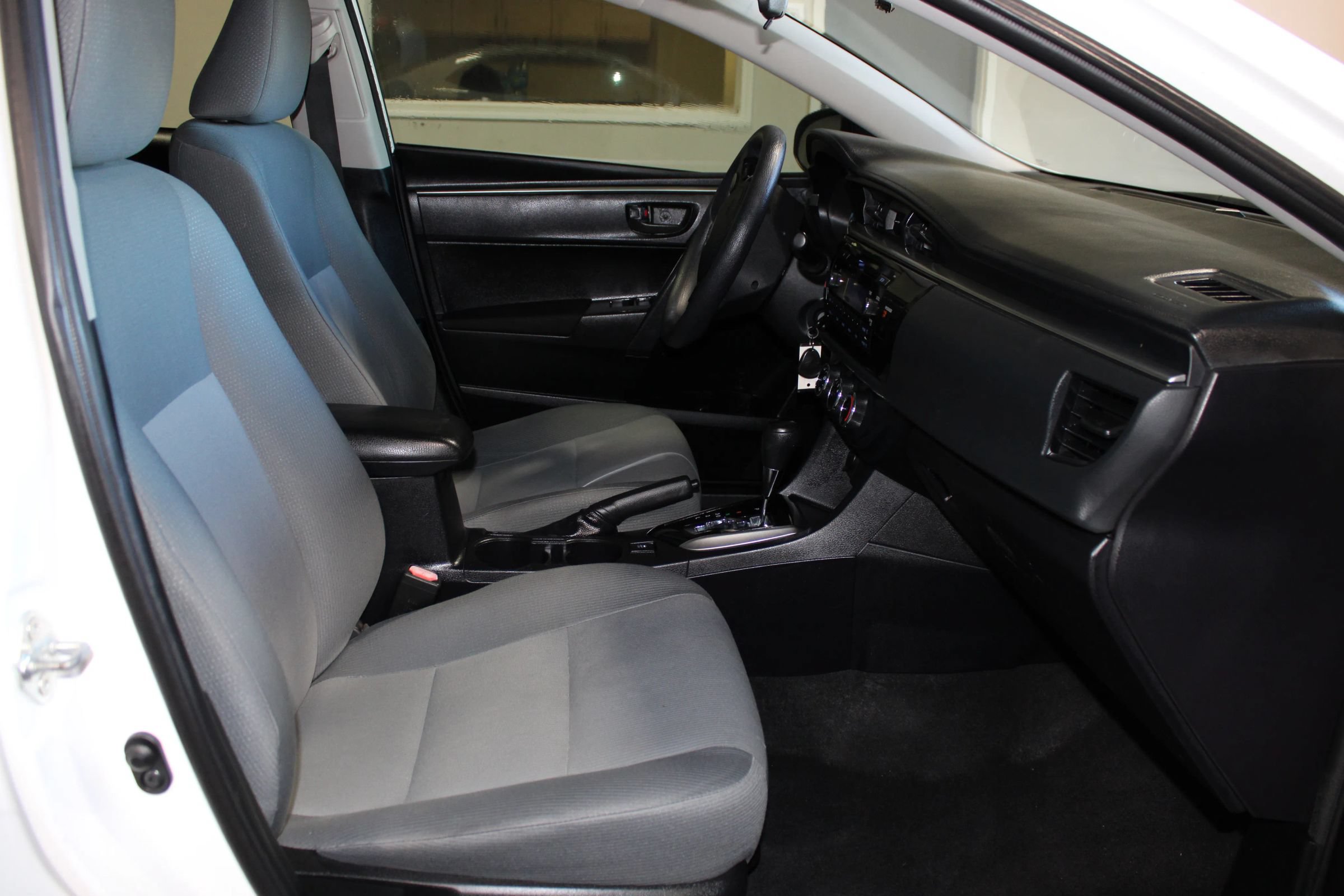 Used 2014 Toyota Corolla L FWD image 22