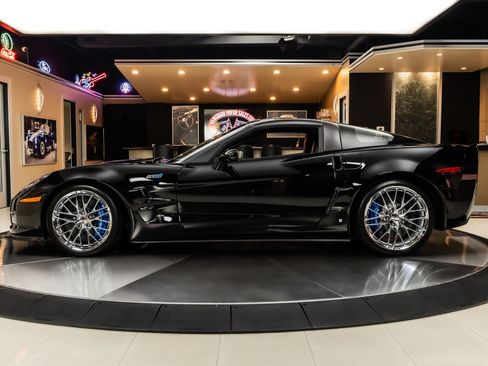 Used 2009 Chevrolet Corvette ZR1 w/ Preferred Equipment Group RWD image 18