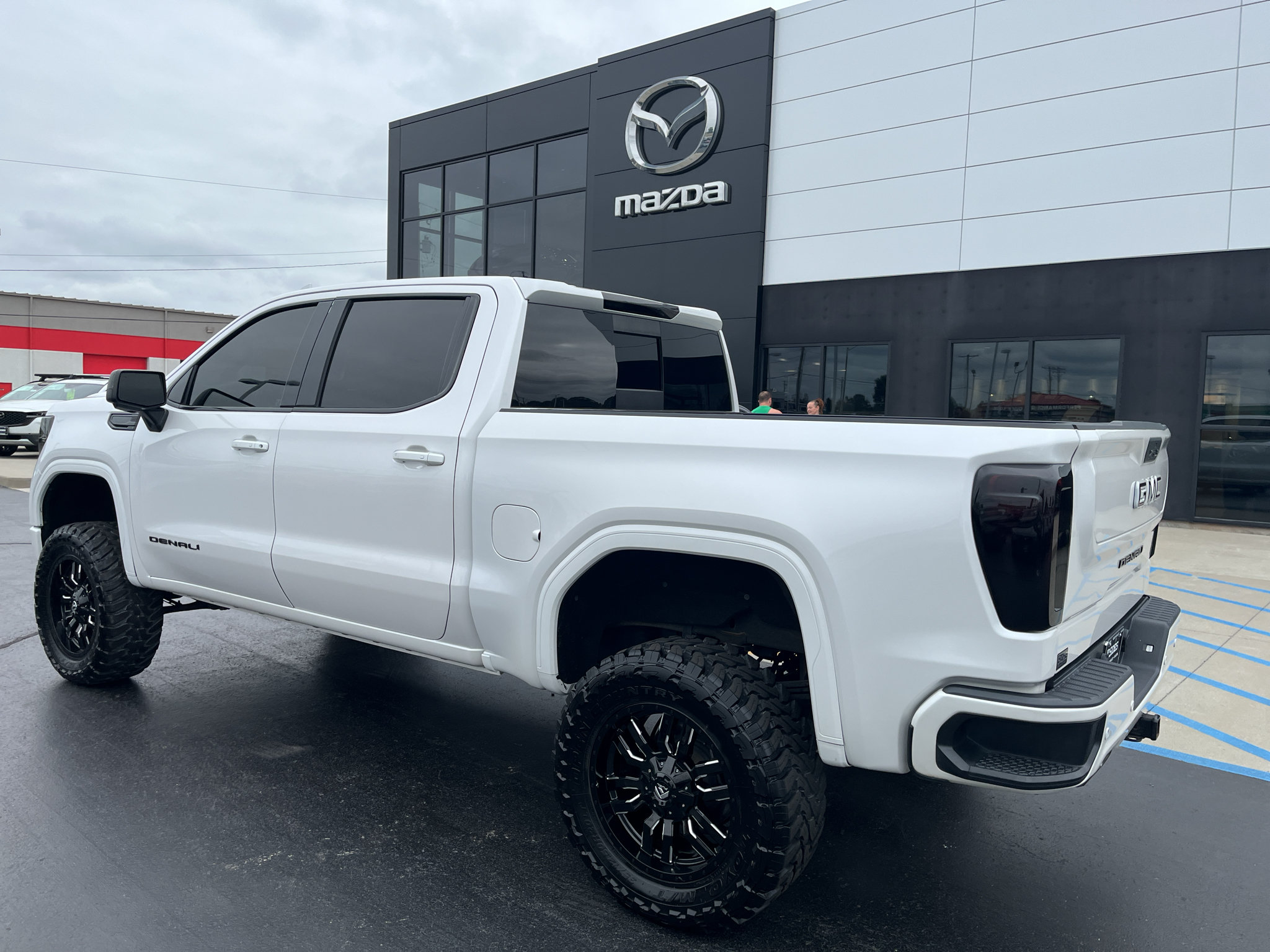 Used 2021 GMC Sierra 1500 Denali AWD/4WD image 3