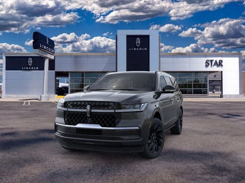 New 2026 Lincoln Navigator Reserve w/ Jet Appearance Package AWD/4WD image 2