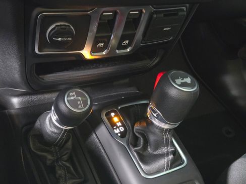 Used 2025 Jeep Wrangler Sport AWD/4WD image 24