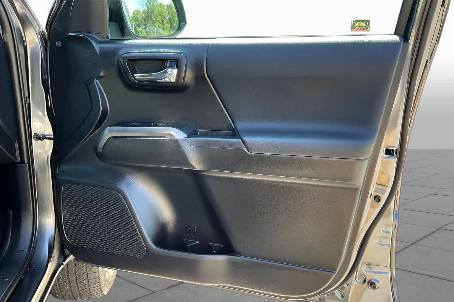 Used 2020 Toyota Tacoma TRD Sport AWD/4WD image 22