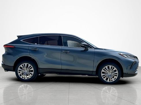 Used 2023 Toyota Venza XLE AWD/4WD image 6