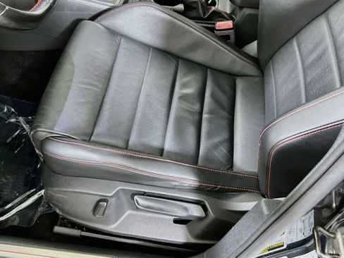 Used 2017 Volkswagen GTI SE FWD image 18