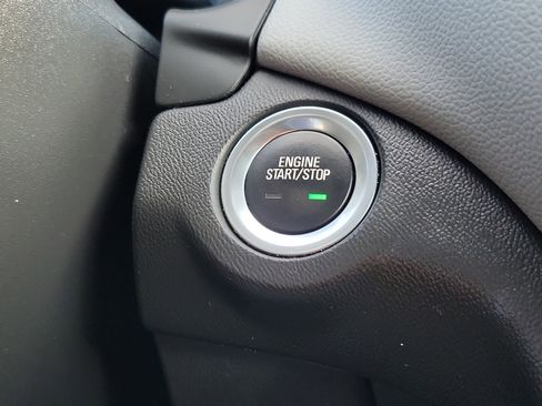 Used 2022 Chevrolet Equinox LT w/ Driver Convenience Package image 29