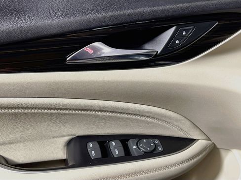 Used 2018 Buick Regal Essence w/ Driver Confidence Package #1 FWD image 16