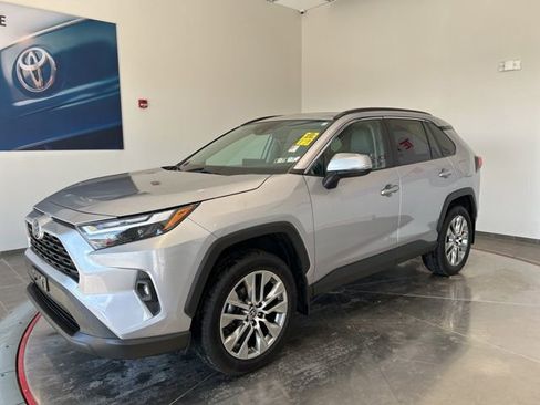 Used 2022 Toyota RAV4 XLE Premium AWD/4WD image 2