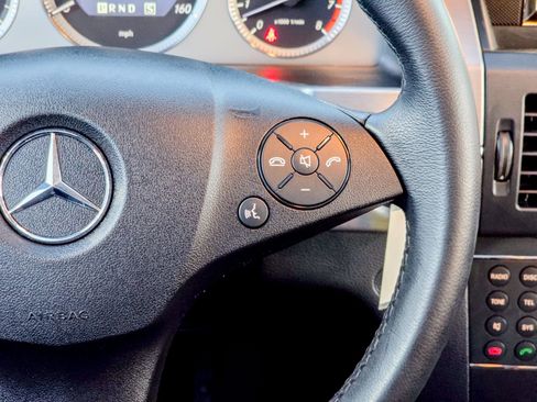 Used 2010 Mercedes-Benz GLK 350 4MATIC image 33