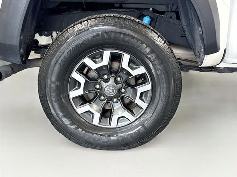 Used 2022 Toyota Tacoma TRD Off-Road RWD image 31