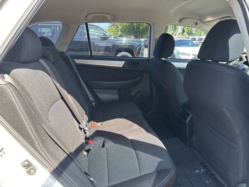 Used 2019 Subaru Outback 2.5i AWD/4WD image 6