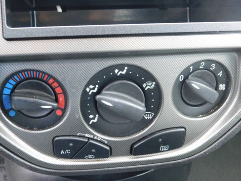 Used 2006 Ford Focus SES FWD image 12