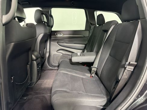 Used 2016 Jeep Grand Cherokee Laredo w/ Quick Order Package 23E RWD image 20