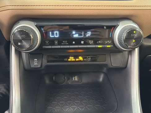 Certified 2024 Toyota RAV4 LE AWD/4WD image 33