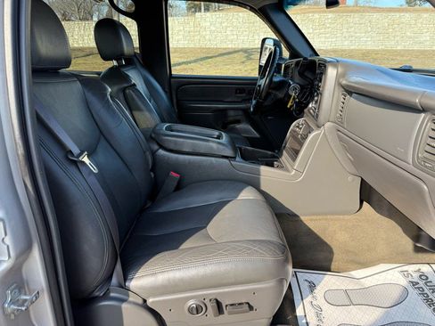 Used 2006 Chevrolet Silverado 3500 LT w/ Heavy-Duty Power Package image 19