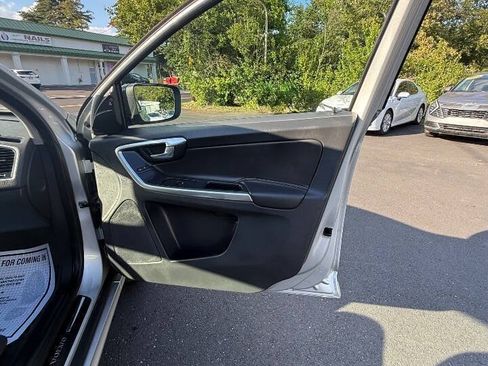Used 2017 Volvo XC60 T5 Dynamic w/ Preferred Option Package FWD image 17
