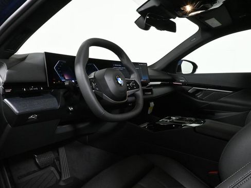 Used 2026 BMW 530i xDrive w/ Premium Package image 15