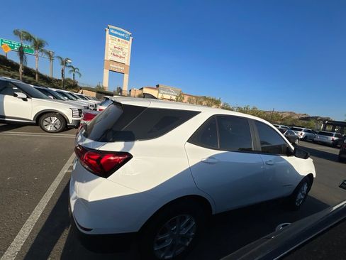 Used 2022 Chevrolet Equinox LS FWD image 8