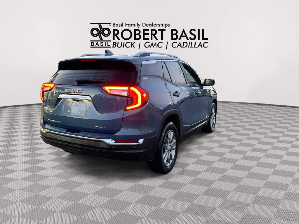 Used 2024 GMC Terrain SLT AWD/4WD image 8