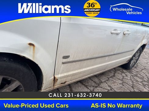 Used 2009 Chrysler Town & Country Touring image 19