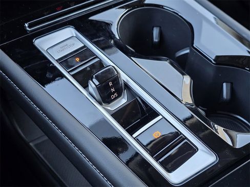 New 2026 Volkswagen Atlas SE image 14