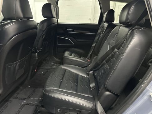 Used 2022 Kia Telluride SX w/ SX Prestige Package image 36